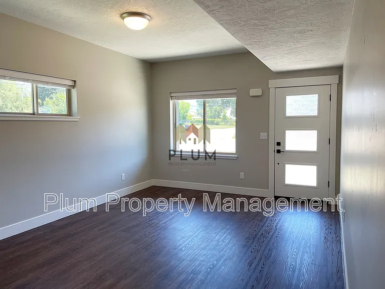 2795 Hamilton Way #B — Photo 5