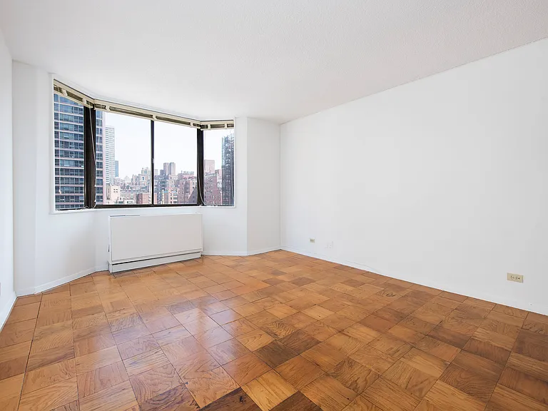 429 E 52nd St #20A — Photo 3