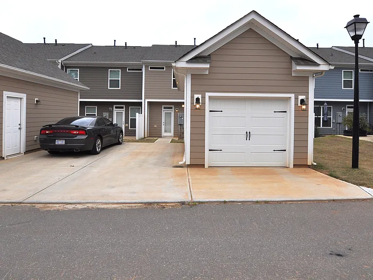 536 Laurens St — Photo 16