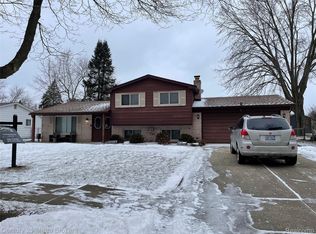 2715 Campbellgate Dr, Waterford, MI 48329