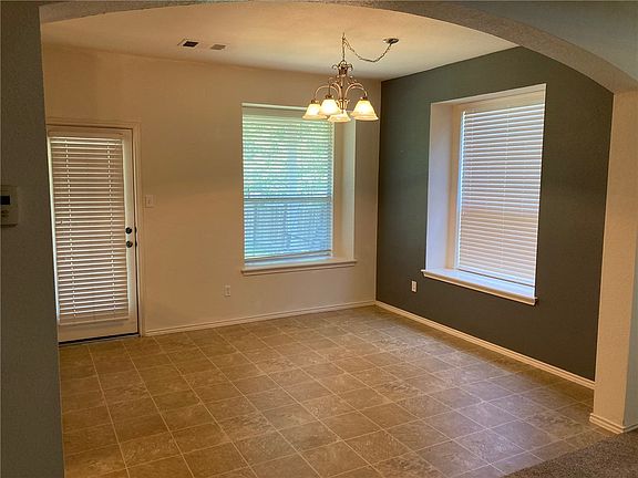 4th image of 1606 Yoakum St #254