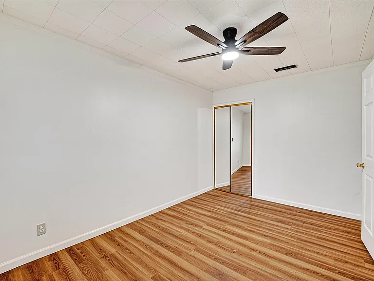 7426 Miley St — Photo 15
