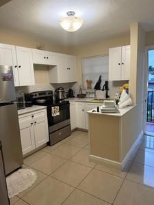 1000 W 28th St APT 8, Hialeah, FL, 33010