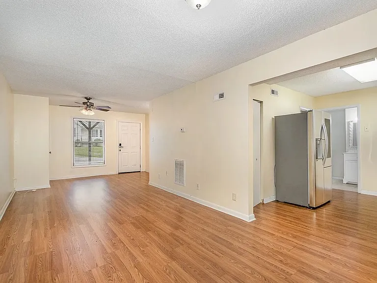 205 Spring St #1 — Photo 6