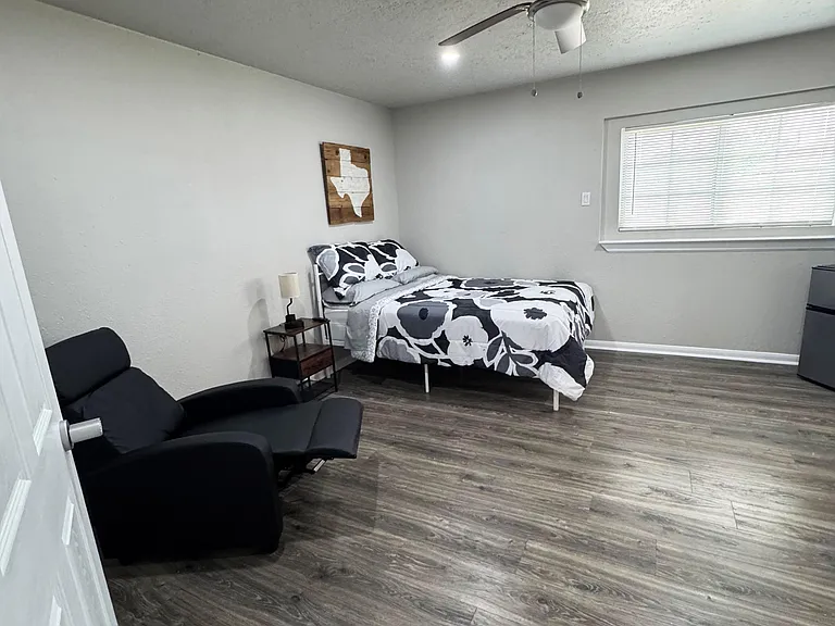 Oak Leaf Ln — Photo 6