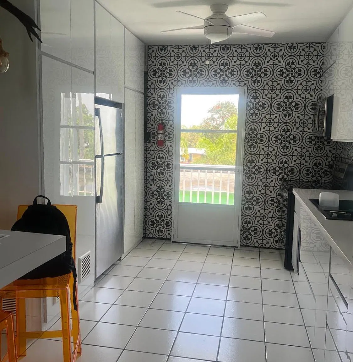 2 bed, 1.0 bath, 1000 sqft, $1,300 — Photo 1