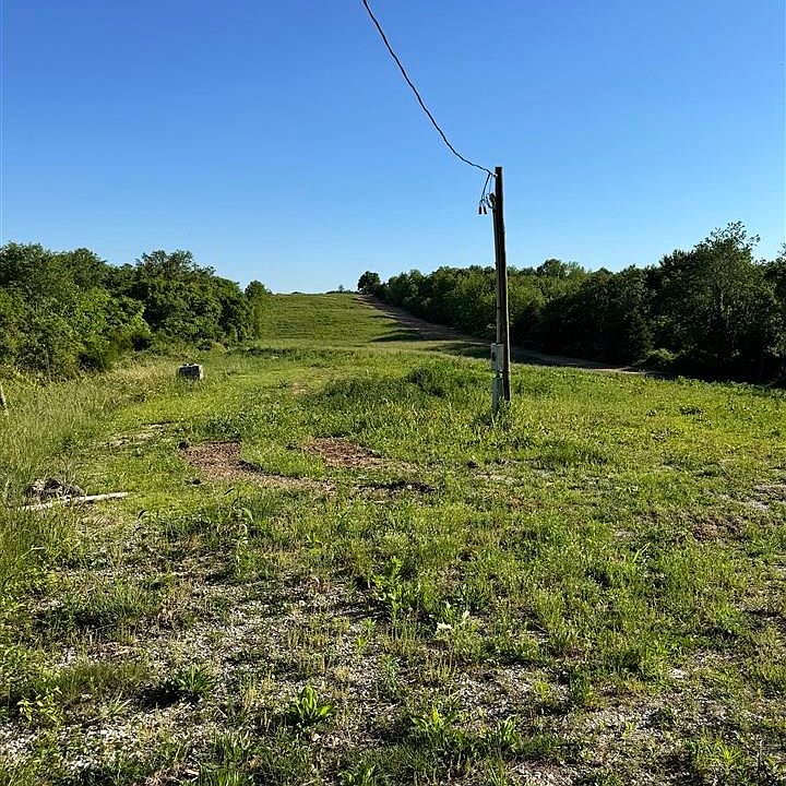 1st image of 12 Fields Ln #4