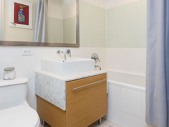 3rd image of 100 W 39th St #Phe
