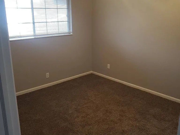 Stratford East Apartments — Photo 12