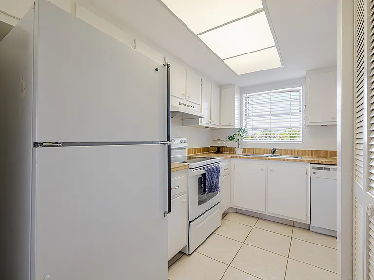 16881 Davis Rd — Photo 9