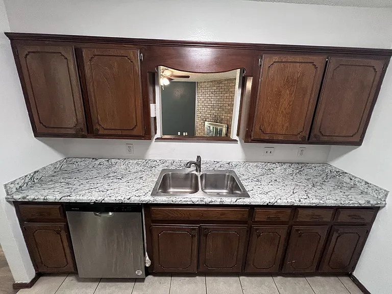 117 Park Pl — Photo 3