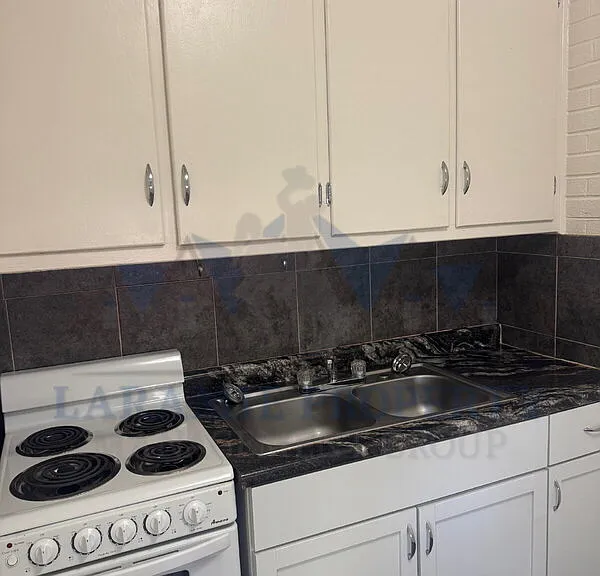309 S 10th St #20 — Photo 5