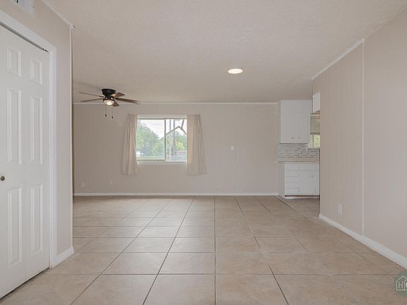4th image of 2620 Crescent Dr