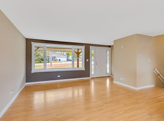 3rd image of 333 Oakwood Dr