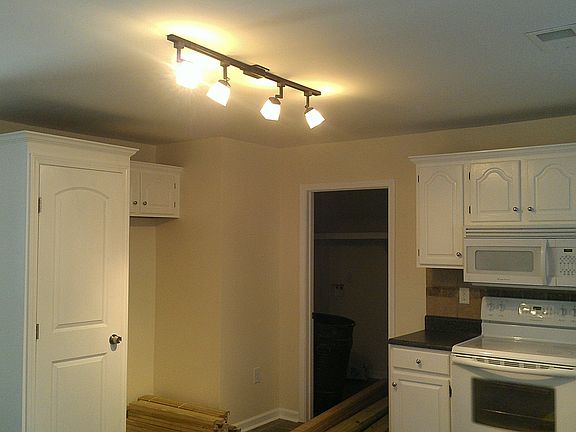 2nd image of 353 McArthur Dr