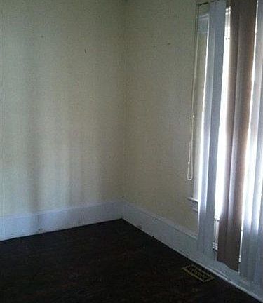 5th image of 978 E 131st St