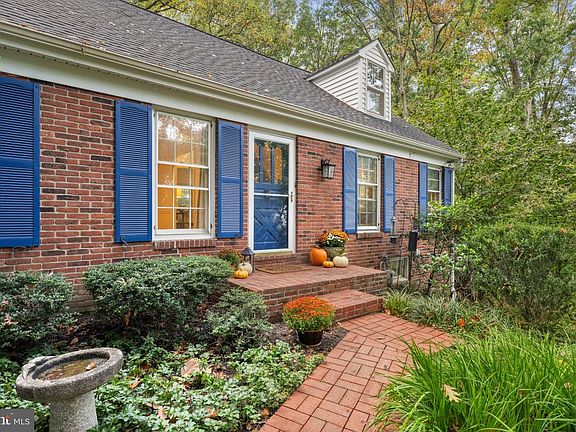 3rd image of 770 Hedges Ln