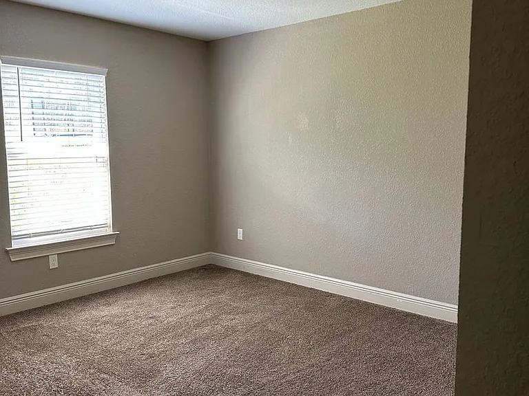 16736 SW 21st Terrace Rd — Photo 3