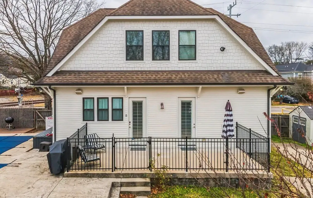 3 bed, 2339 sqft, $4,850 — Photo 3