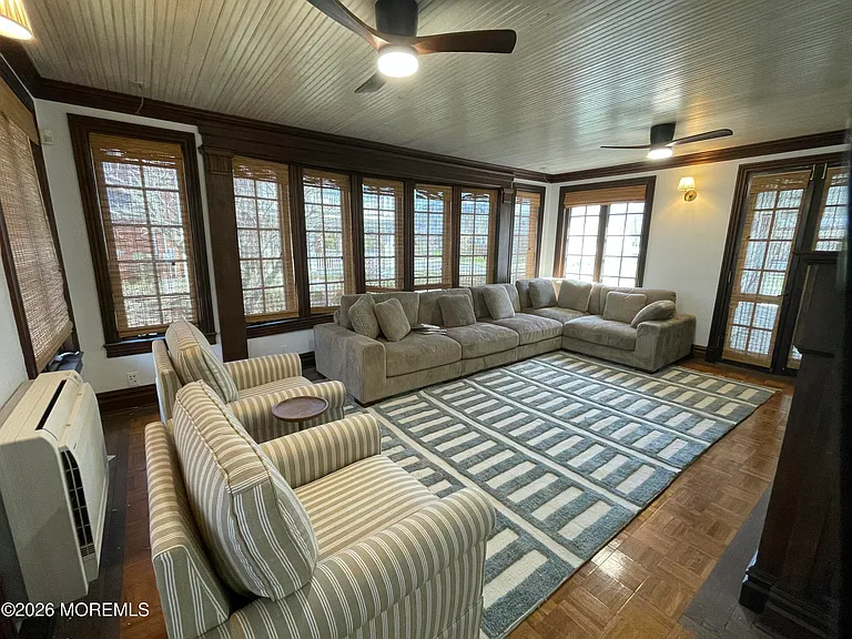 211 Cedar Ave — Photo 7