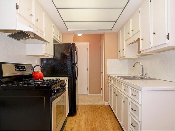 5th image of 5310 Southbrook Ct Unit 40
