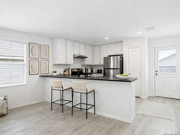 4th image of 5406 Hornbeck