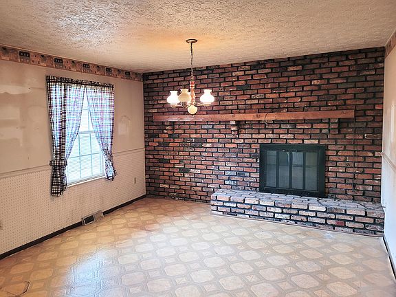 4th image of 461 Maher Rd