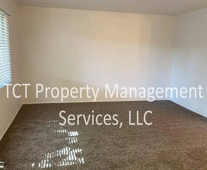 1725 E Ellis Dr — Photo 11