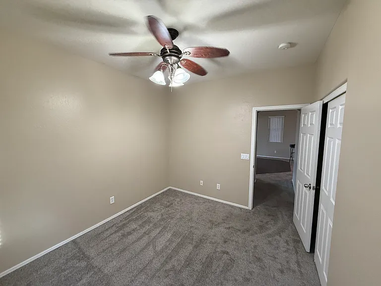 7711 S 68th Dr — Photo 5