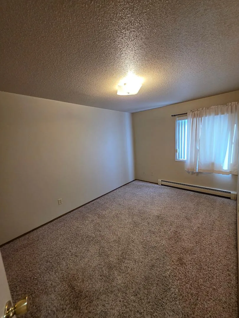 2115 E Divide Ave - 12 — Photo 3