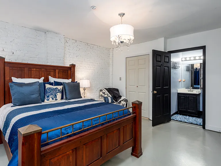 801 W McGee St #25 — Photo 5
