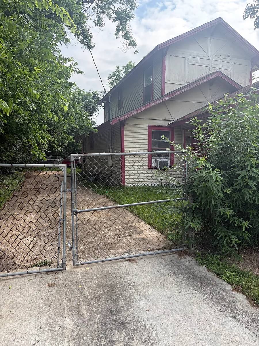 Building Photo - 3605 Rebecca St #1