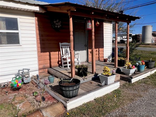 31 W 8th St, Kiowa, OK 74553