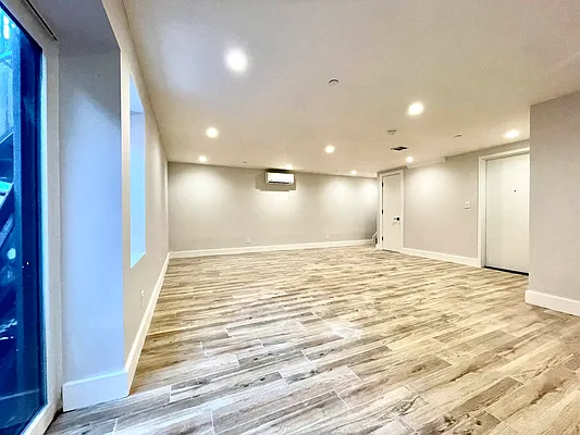 Rented by Pear NYC LLC | media 18