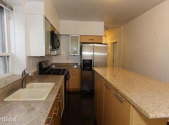 4th image of 3245 N Lakewood Ave #1