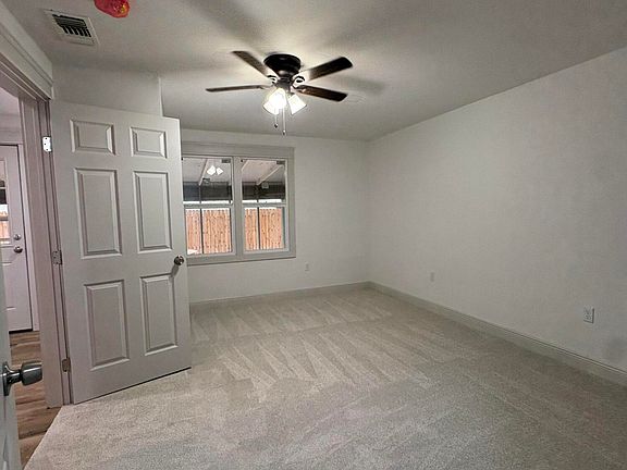 4th image of 815 Avenue E