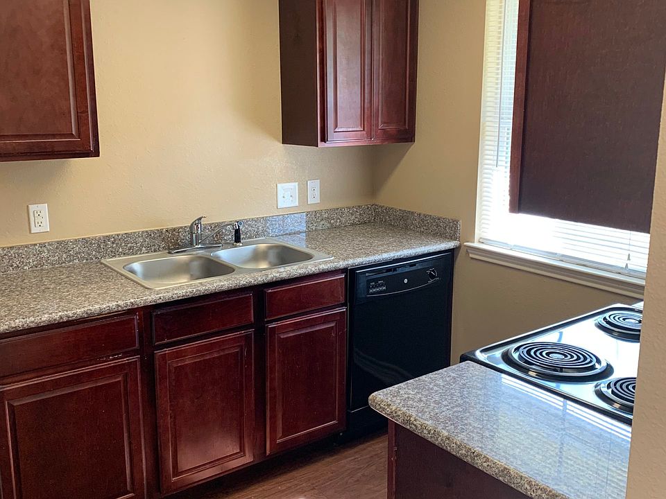 1st image of 120 Kirksey Dr #12392438