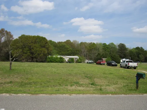 109 Robert Harris Ct, Gray Court, SC 29645