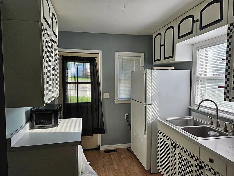 521 Main St — Photo 12