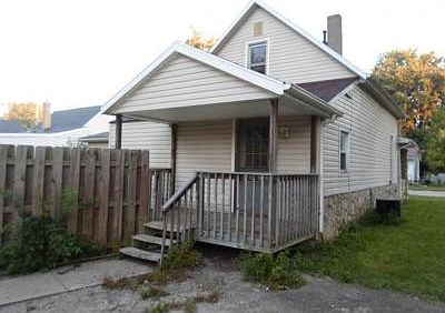 3rd image of 215 W Cherry St