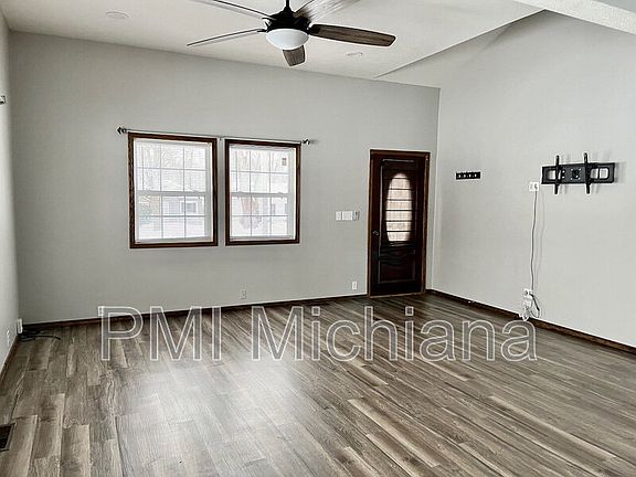 3rd image of 19901 Oakdale Ave
