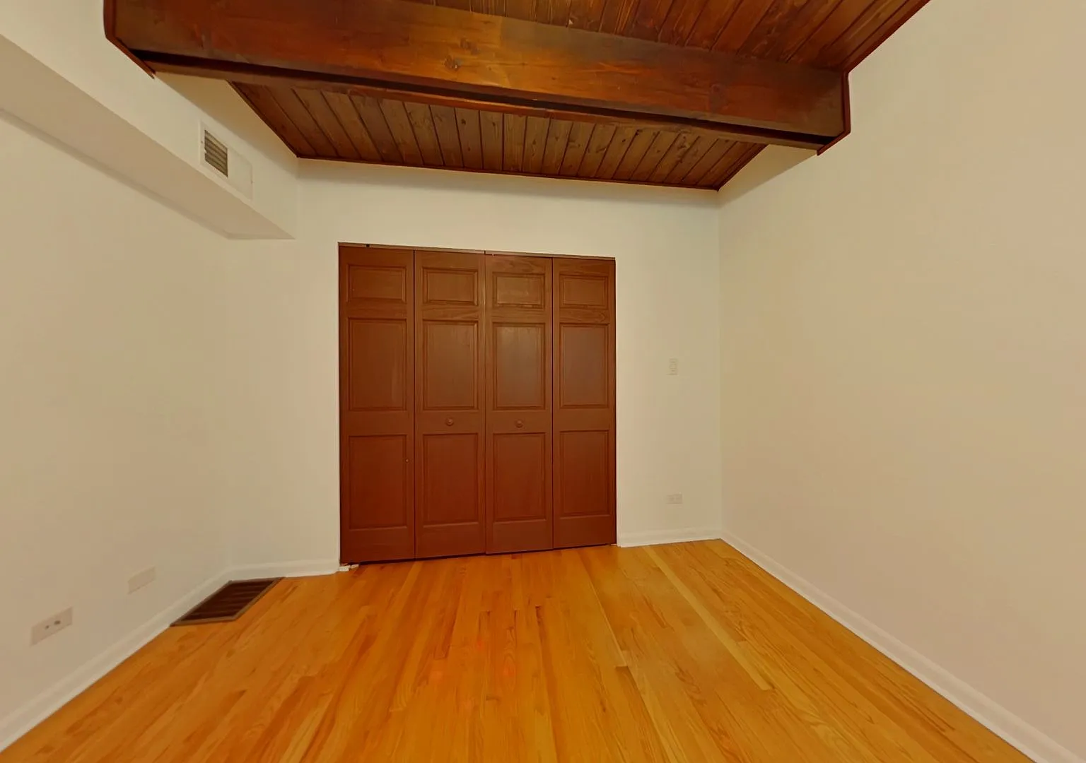 719 Buckingham — Photo 3