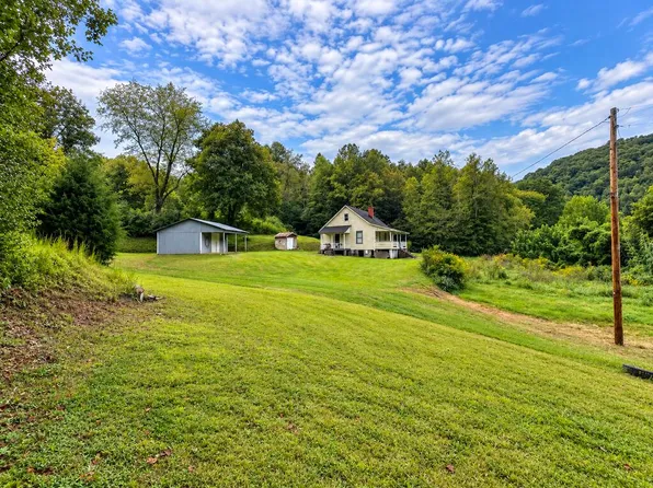 10625 Brushy Rd, Pikeville, KY 41501