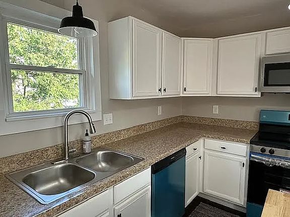 3rd image of 15 W Park St