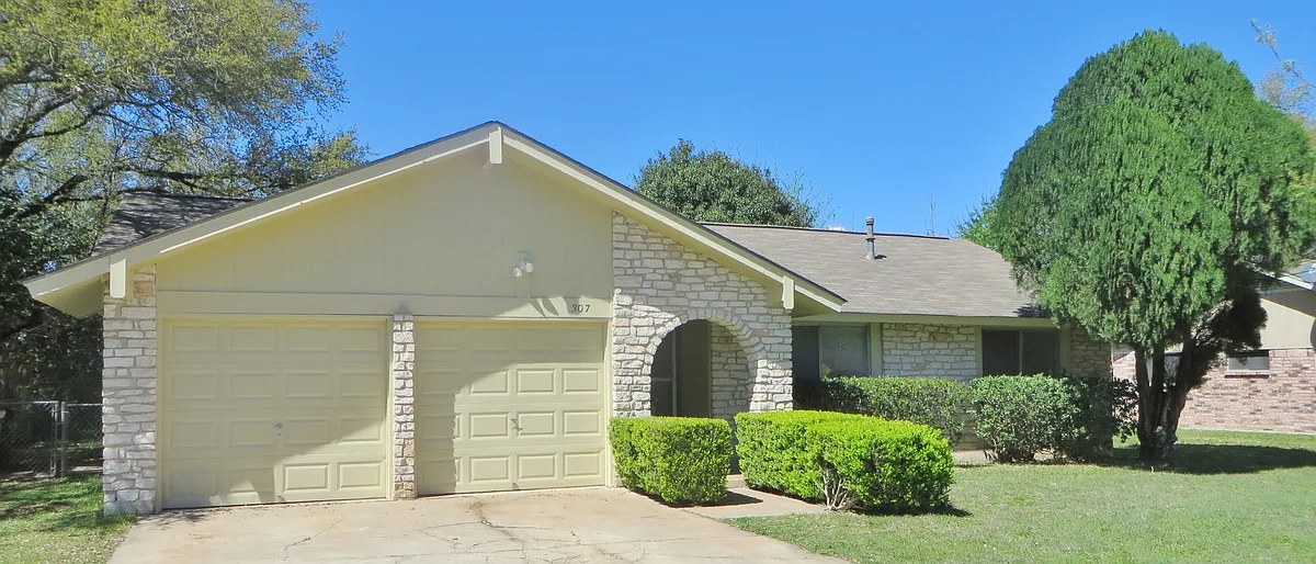 Building Photo - 307 Golden Oaks Dr