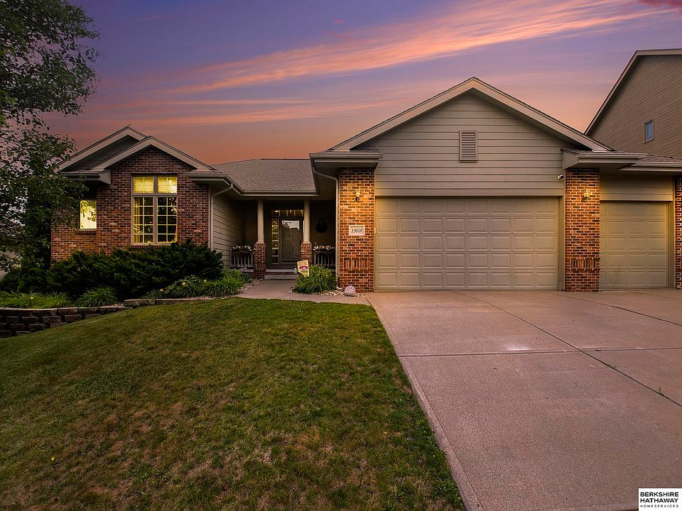 1st image of 19818 Douglas Cir