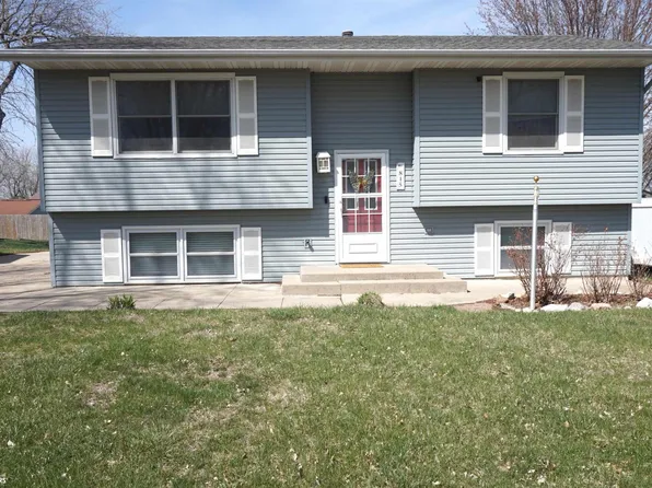 815 Mockingbird Dr, Carroll, IA 51401