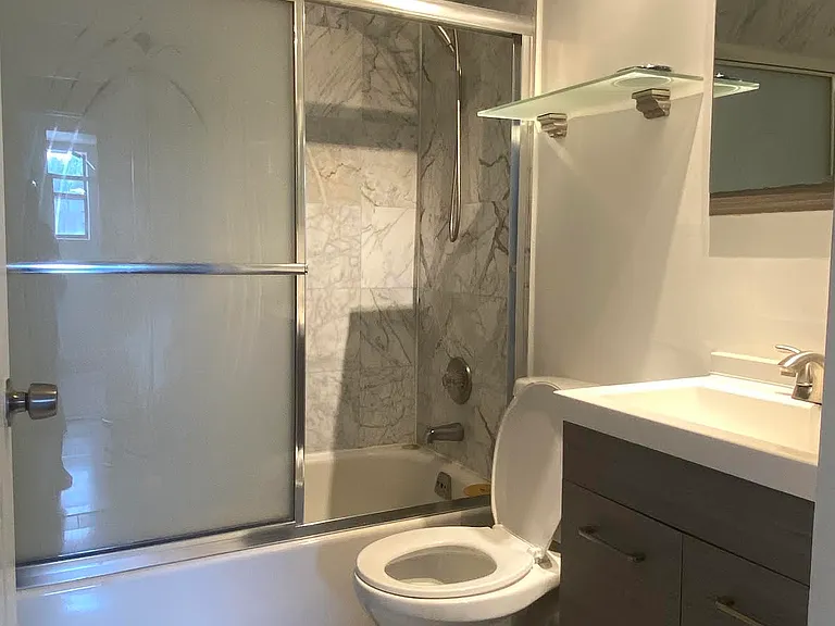 34-45 Leavitt St #4A — Photo 3