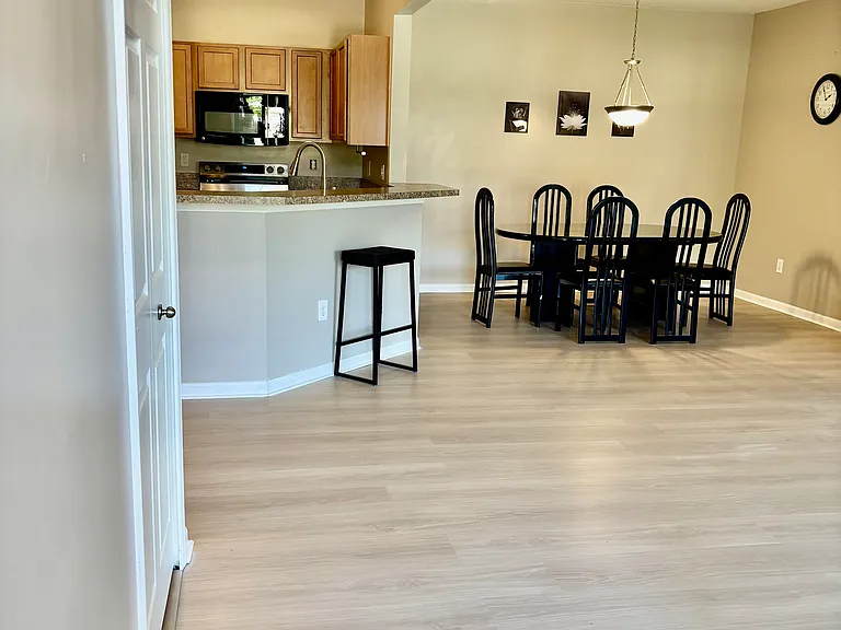 S Pointe Ln — Photo 2