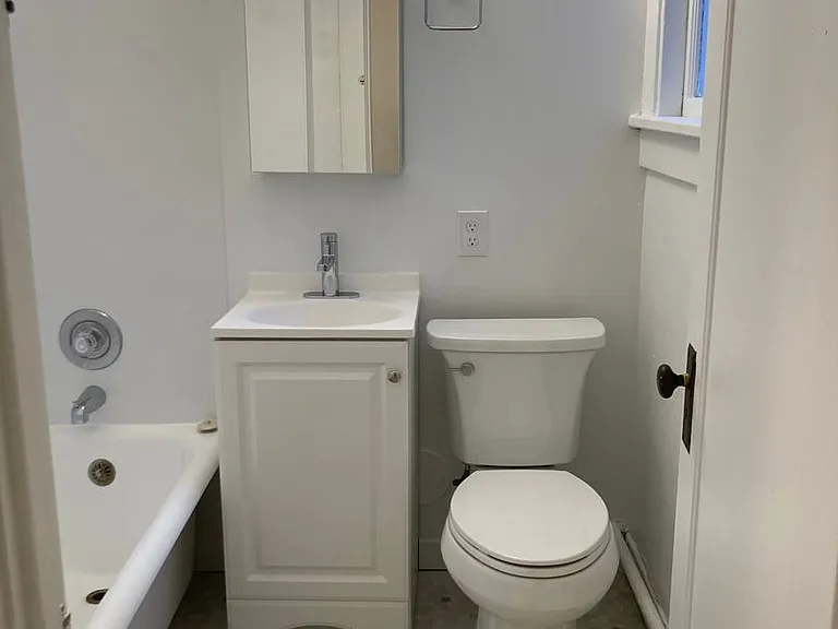 Virginian Apartments — Photo 12